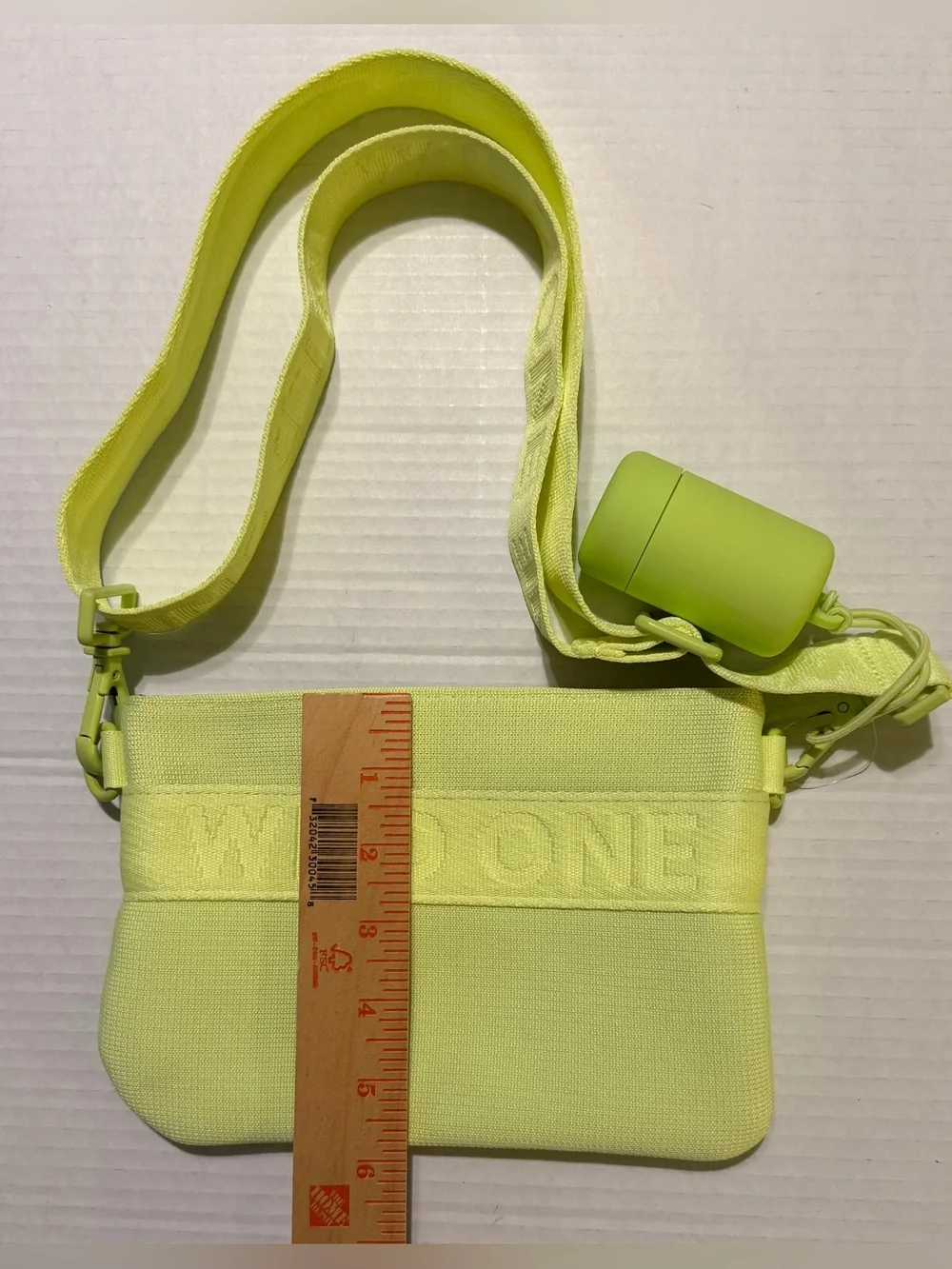 Wild One Treat Pouch Limited Edition Limeade Neon Green Poop Bag Dispenser NWOT